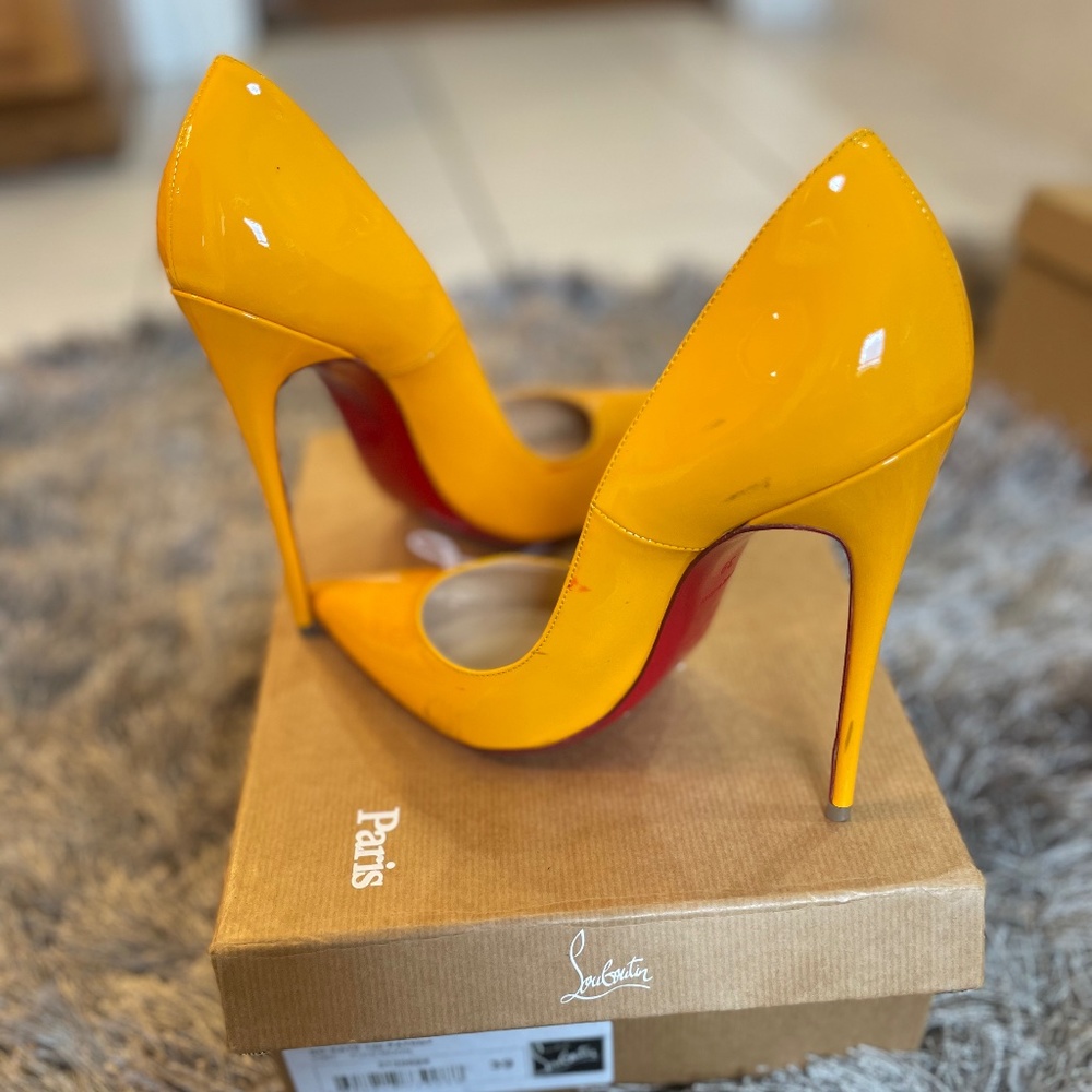 Christian Louboutin So Kate Pump